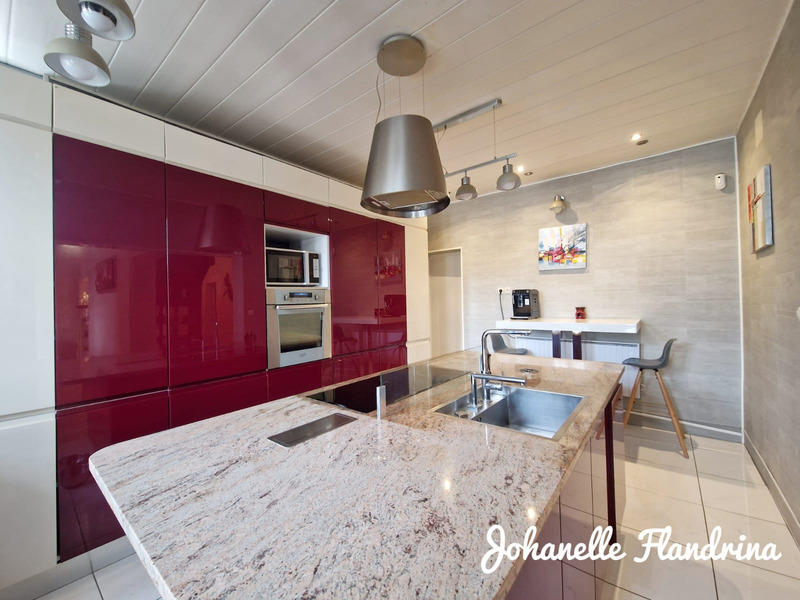 Maison - 420 m² - 8 pièces