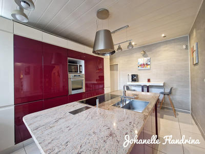 Maison - 420 m² - 8 pièces