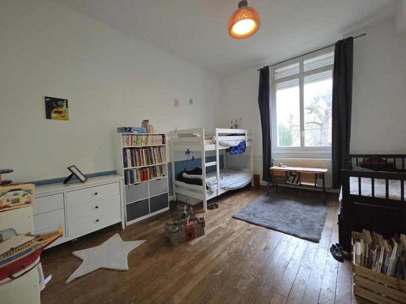 Appartement - 166 m² - 6 pièces