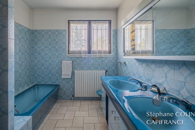 Maison - 201 m² - 8 pièces