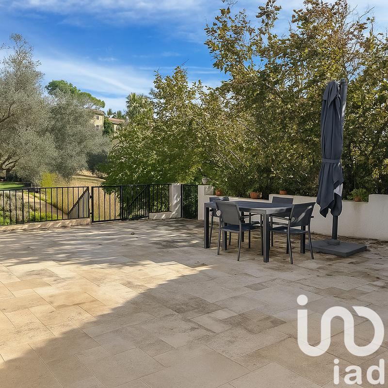 Maison - 180 m² - 8 pièces