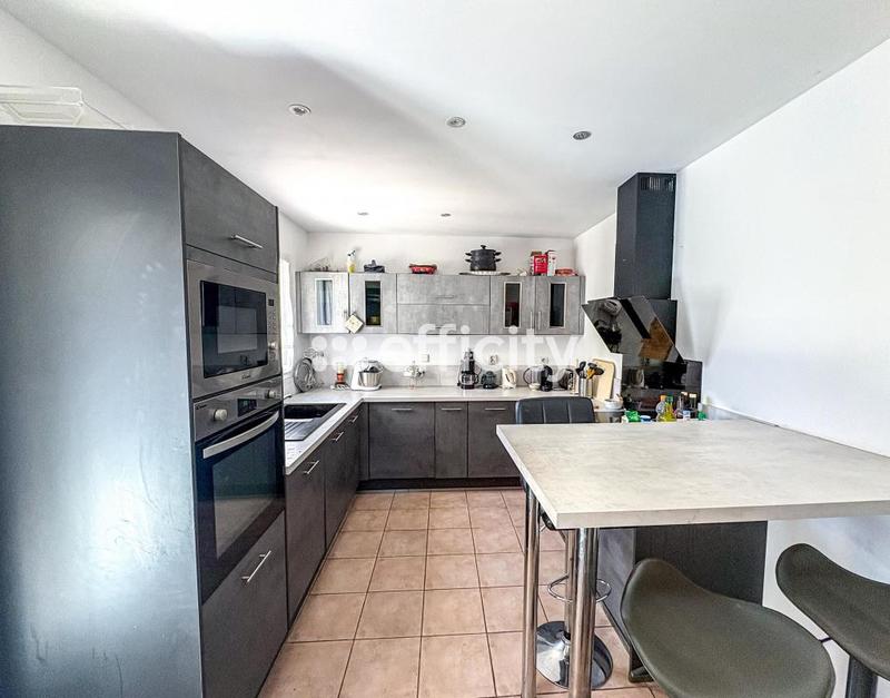 Maison - 248 m² - 11 pièces