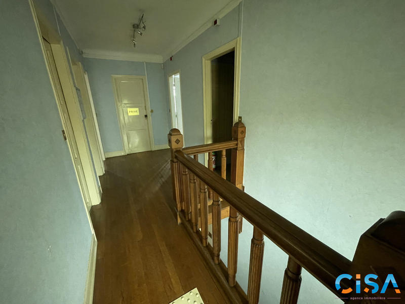 Maison - 265 m² - 10 pièces