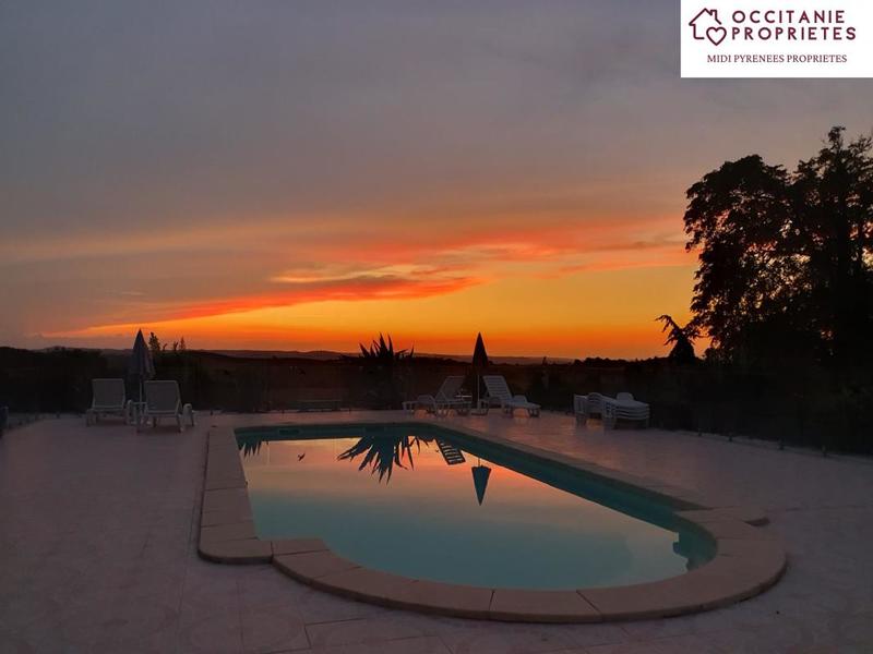 Propriété - 575 m² - 30 pièces