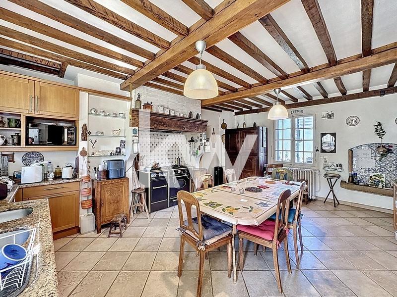 Maison - 296 m² - 18 pièces