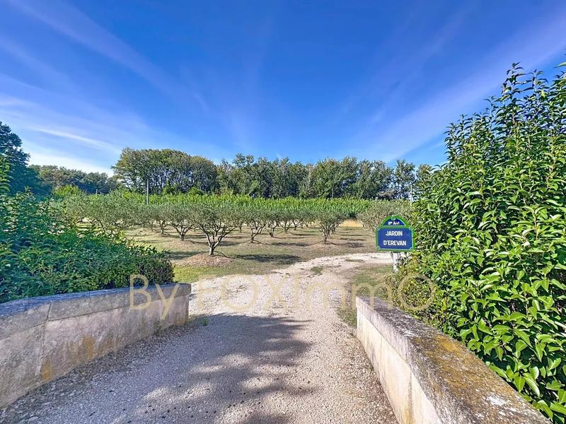 Propriété - 653 m² - 28 pièces