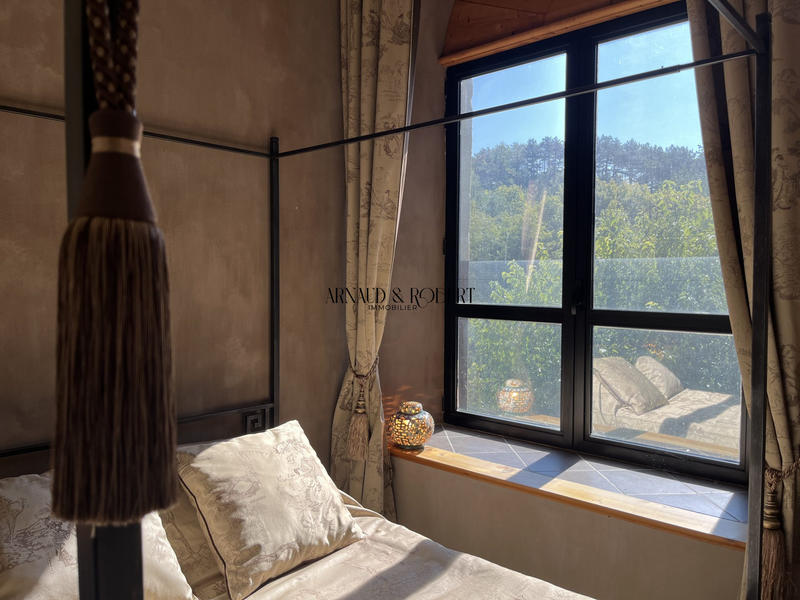 Maison ancienne - 473 m² - 9 pièces