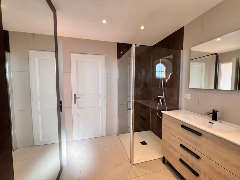 Villa - 288 m² - 6 pièces