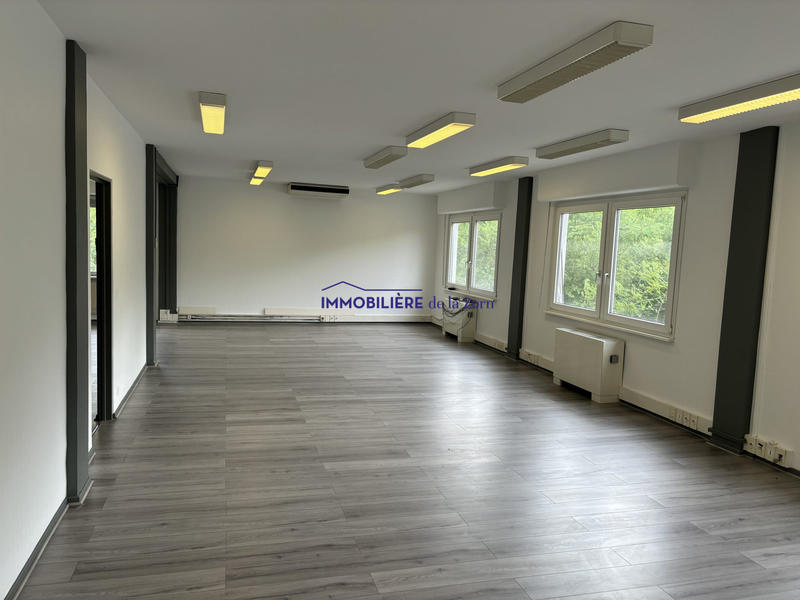 Local commercial - 323 m²