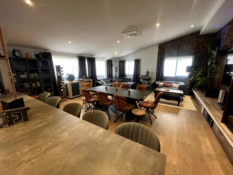 Local commercial - 234 m² - 2 pièces