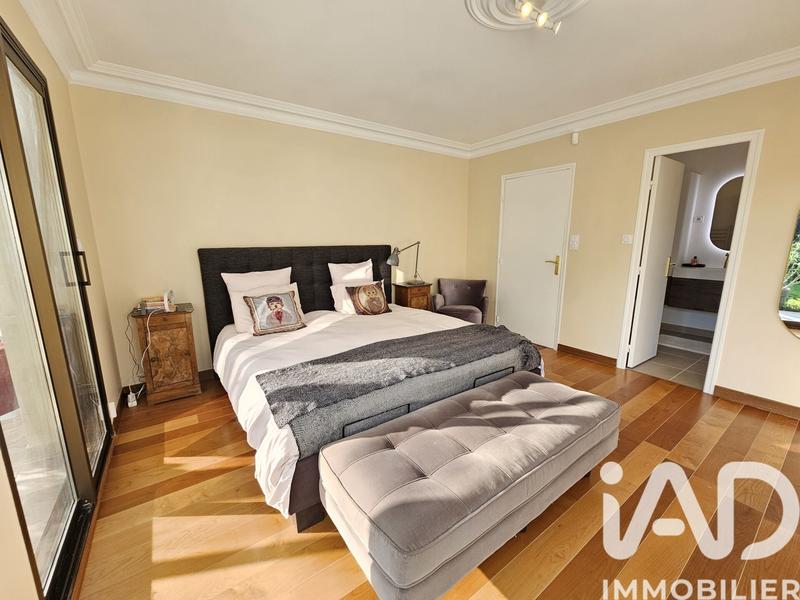 Maison - 202 m² - 8 pièces