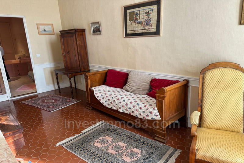 Maison - 335 m² - 15 pièces