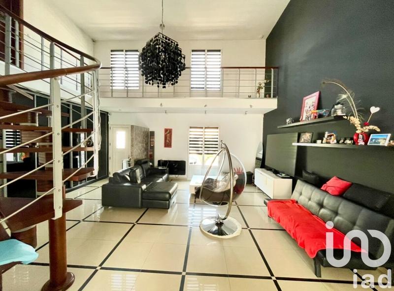 Maison - 211 m² - 7 pièces