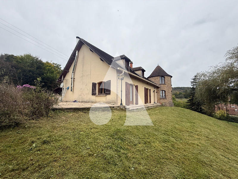 Maison - 222 m² - 7 pièces