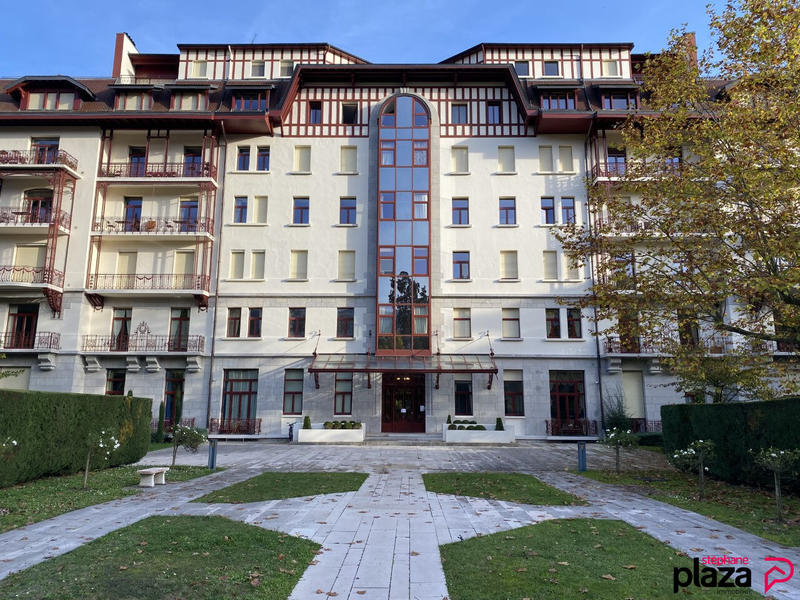 Appartement - 200 m² - 6 pièces