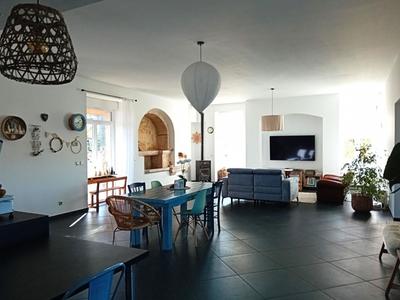 Demeure - 263 m² - 11 pièces