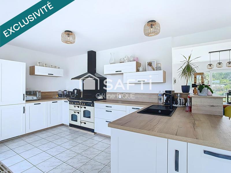 Maison - 255 m² - 9 pièces