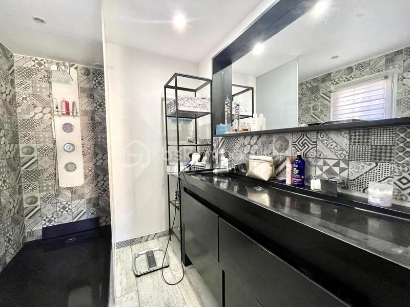 Maison traditionnelle - 212 m² - 8 pièces