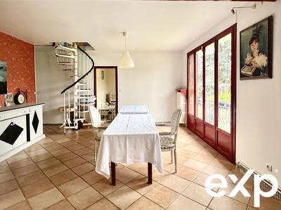 Maison - 140 m² - 8 pièces