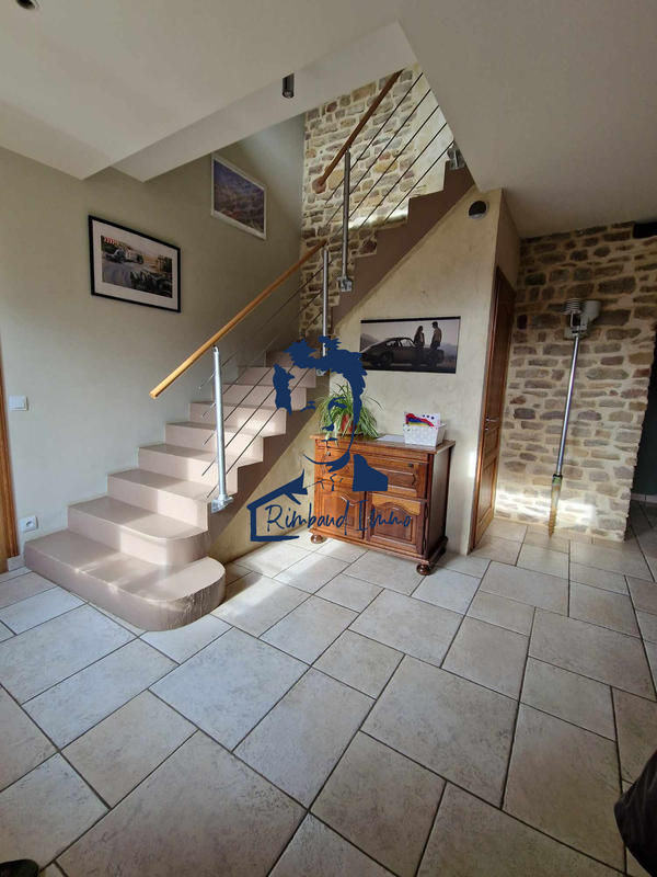 Maison - 377 m² - 12 pièces