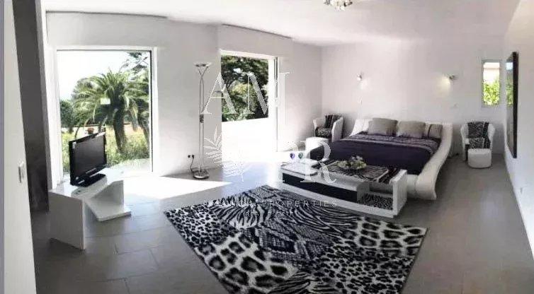 Maison - 262 m² - 7 pièces