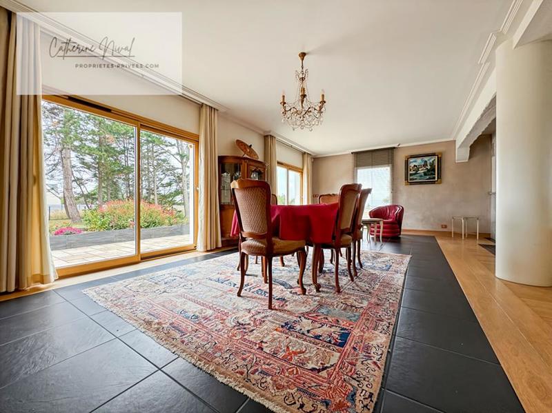 Maison - 210 m² - 9 pièces