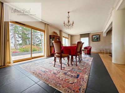 Maison - 210 m² - 9 pièces