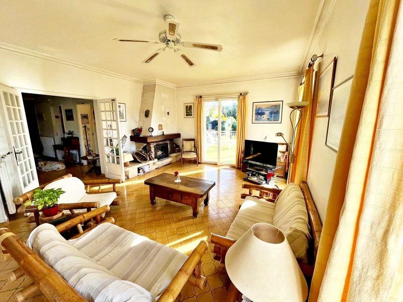 Maison - 273 m² - 9 pièces