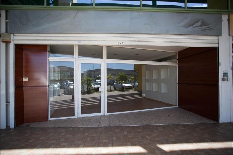 Local commercial - 140 m² - 1 pièce