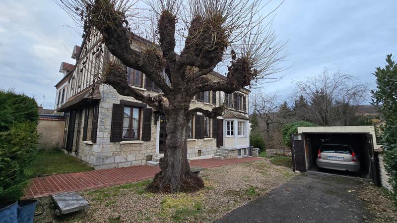 Maison - 202 m² - 6 pièces