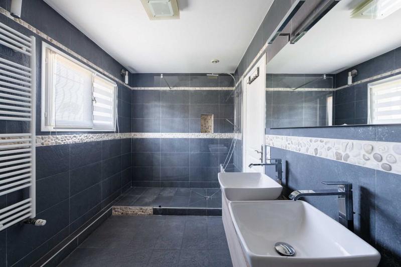 Villa - 222 m² - 6 pièces