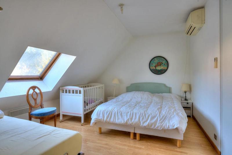 Maison - 210 m² - 8 pièces