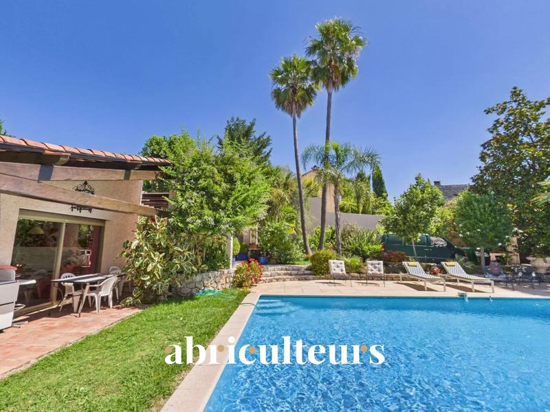 Maison - 276 m² - 7 pièces