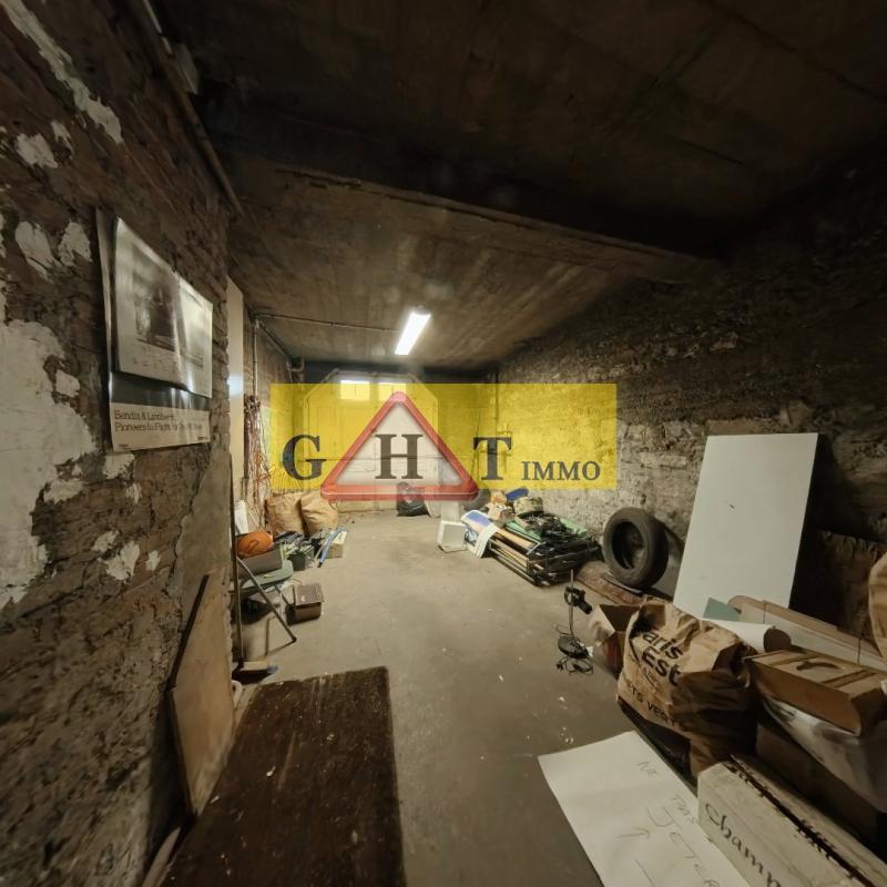 Maison - 220 m² - 8 pièces