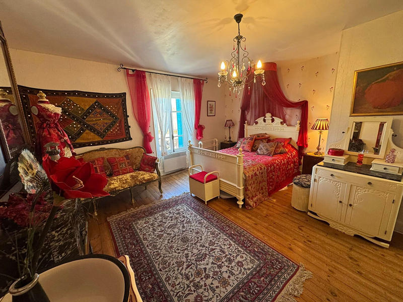 Maison - 209 m² - 10 pièces