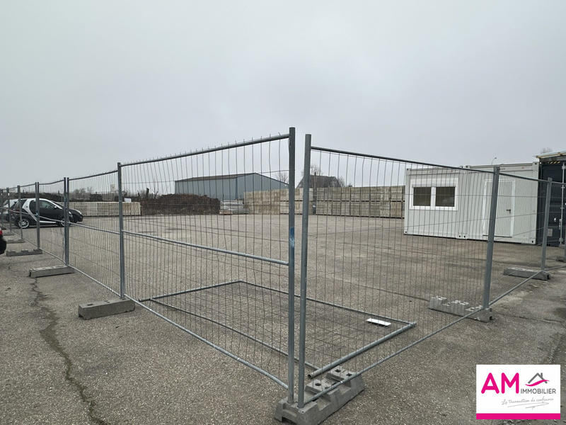 Terrain commercial - 1 751 m²