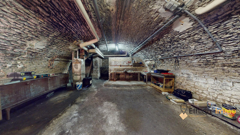 Maison - 287 m² - 8 pièces