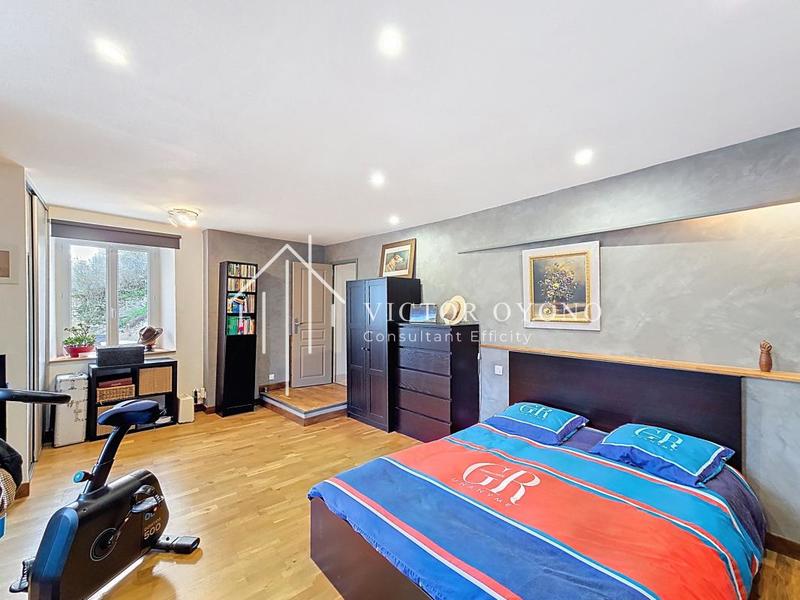 Maison - 208 m² - 6 pièces