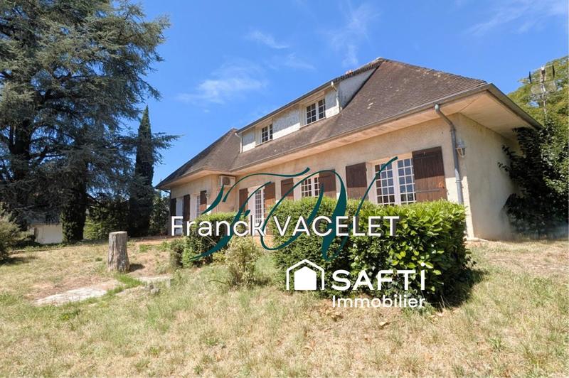 Maison - 250 m² - 8 pièces