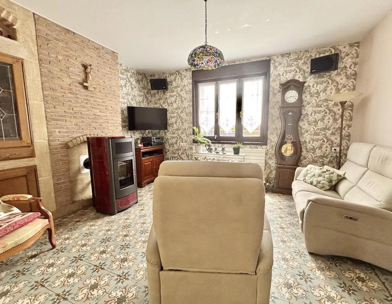 Maison traditionnelle - 209 m² - 8 pièces