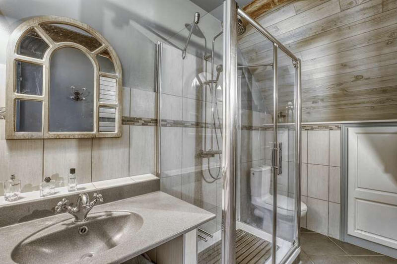 Maison - 280 m² - 11 pièces