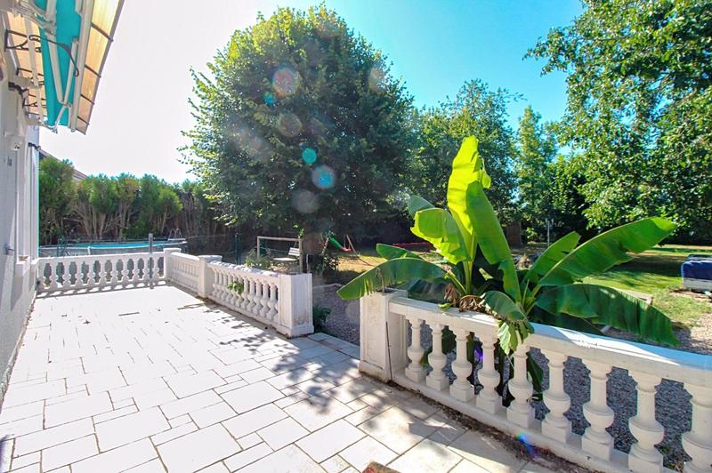 Maison - 251 m² - 12 pièces