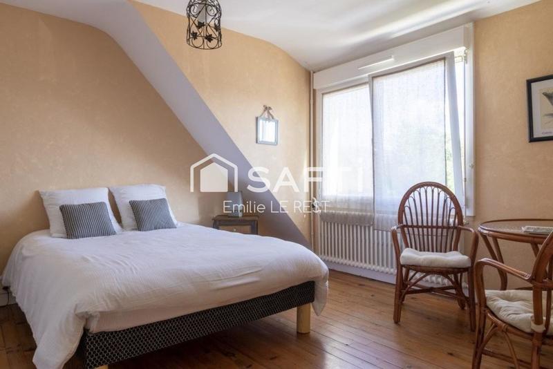 Maison - 268 m² - 12 pièces