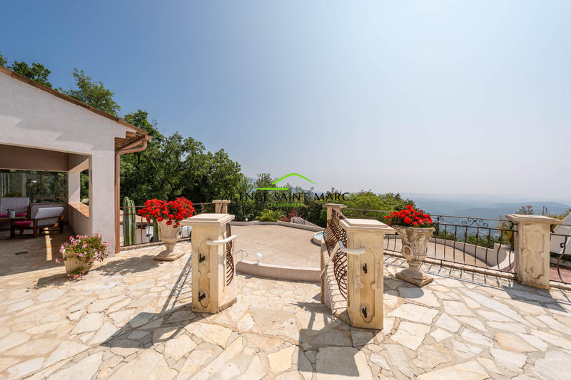 Villa - 235 m² - 6 pièces