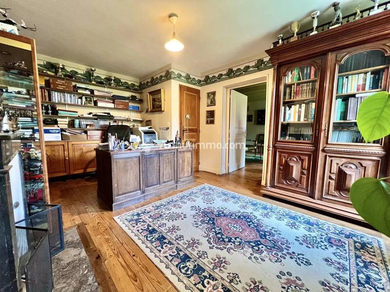 Maison - 220 m² - 8 pièces