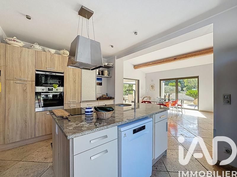 Maison - 181 m² - 5 pièces