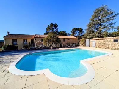 Appartement - 760 m² - 24 pièces