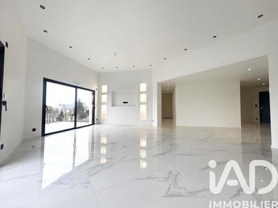 Maison - 142 m² - 5 pièces