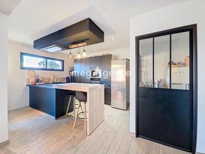 Maison - 98 m² - 5 pièces