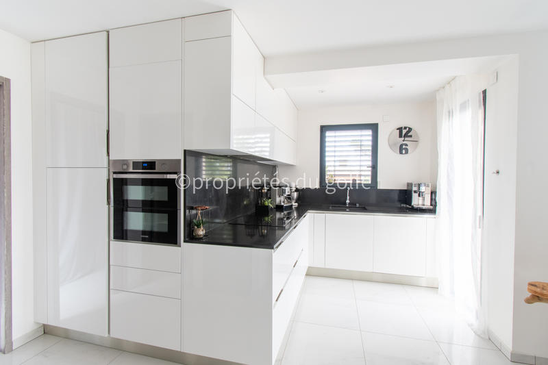 Maison - 200 m² - 6 pièces